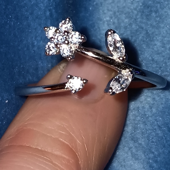 9.25 sterling silver size 8 flower adjustable ring - Picture 2 of 7